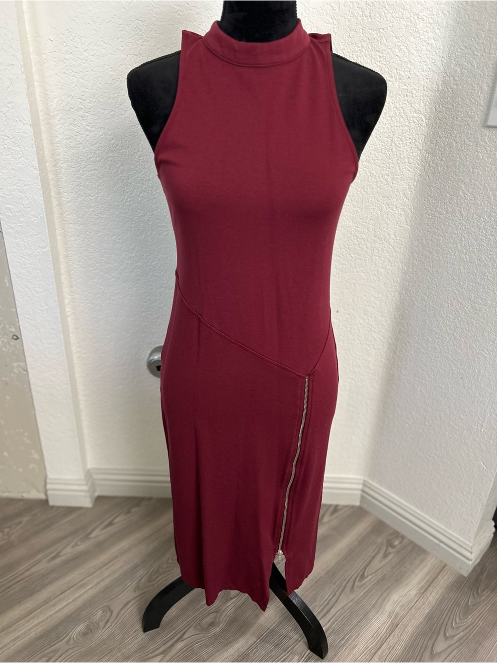 paper doll Sleeveless Wine Midi Dress with Front Zip